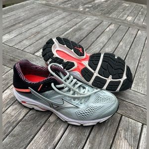 Women’s Mizuno Wave Inspire 15 Running shoes. Size 7